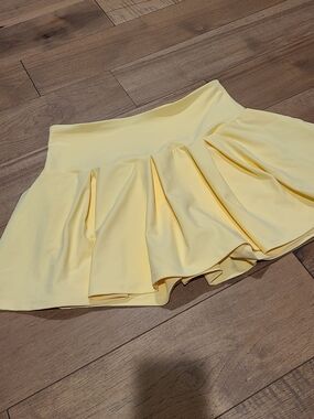 OLD NAVY ACTIVE Yellow Skirt - Size Medium!